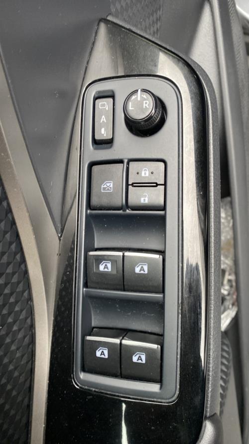 Image Interrupteur de leve vitre avant gauche - TOYOTA C-HR 1