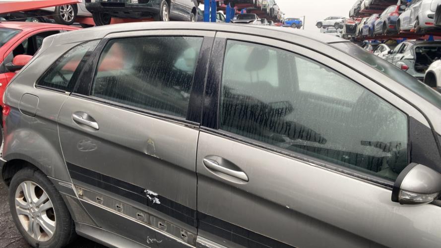 Image Vitre avant droit - MERCEDES CLASSE B 245
