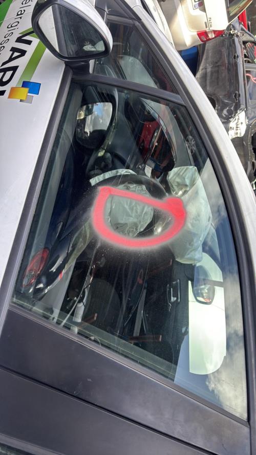 Image Porte avant gauche - PEUGEOT 208 1