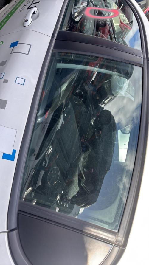 Image Vitre arriere gauche - PEUGEOT 208 1