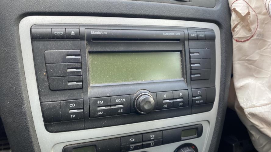 Image Autoradio d'origine - SKODA OCTAVIA 2