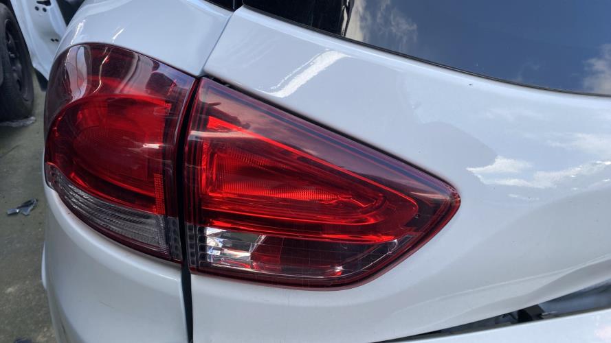 Image Feu arriere secondaire gauche (feux) - RENAULT CLIO 4