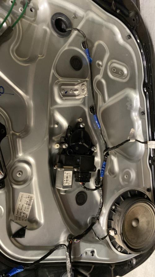 Image Leve vitre electrique avant droit - HYUNDAI I 30 1