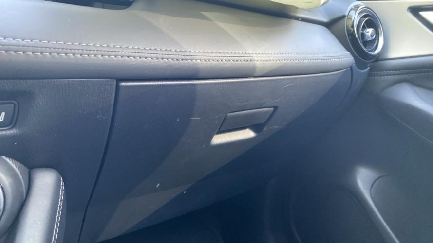 Image Boite a gants - MAZDA CX3