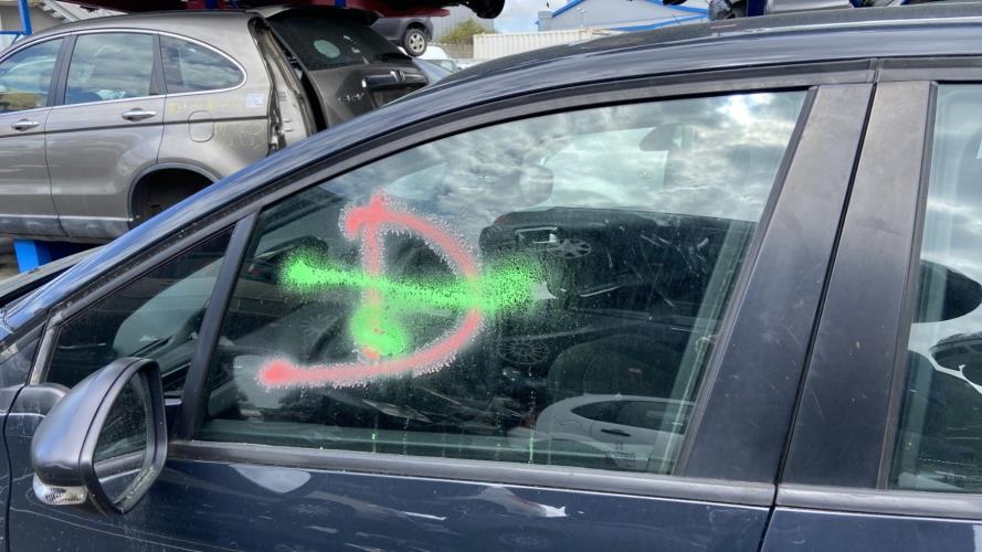Image Vitre avant gauche - PEUGEOT 208 1