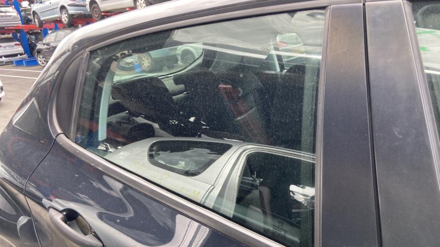 Image Vitre arriere droit - PEUGEOT 208 1