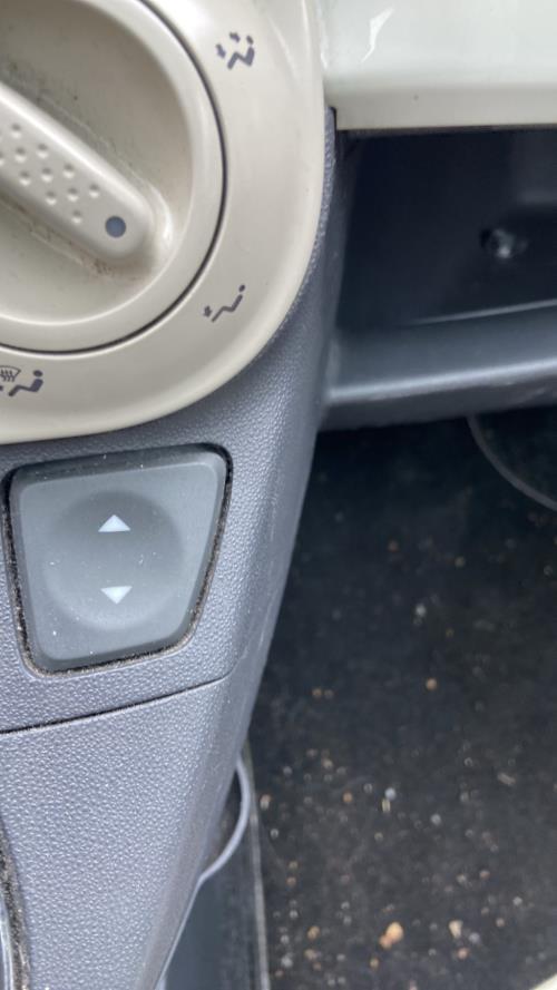 Image Interrupteur de leve vitre avant droit - FIAT 500 2