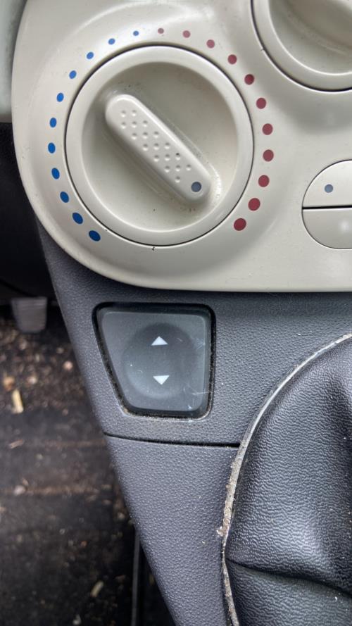 Image Interrupteur de leve vitre avant gauche - FIAT 500 2