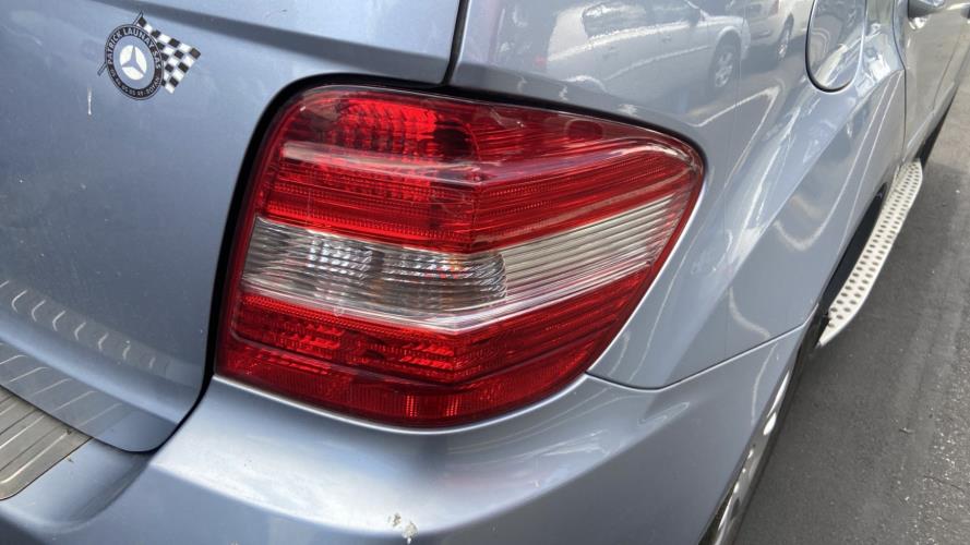 Image Feu arriere principal droit (feux) - MERCEDES CLASSE M 164
