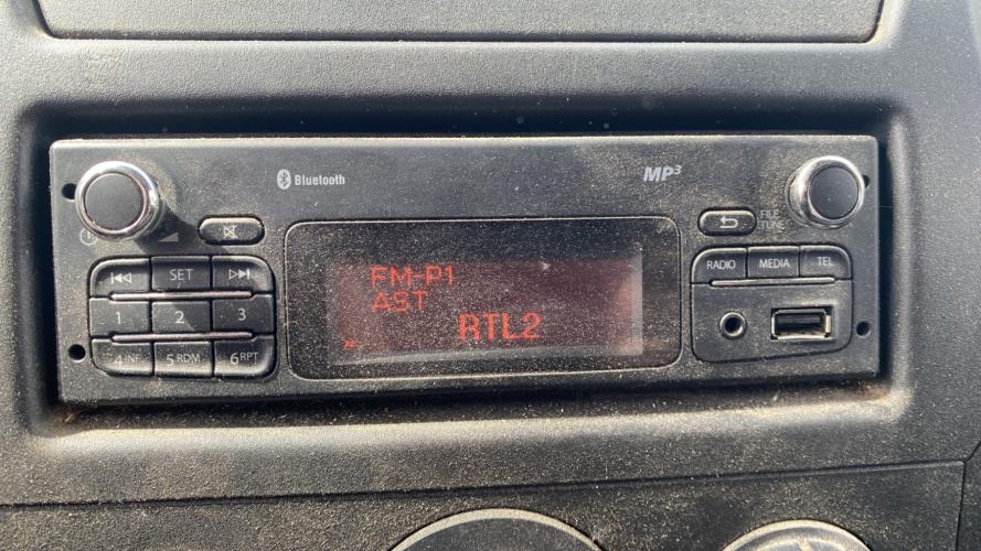 Image Autoradio d'origine - NISSAN NV400