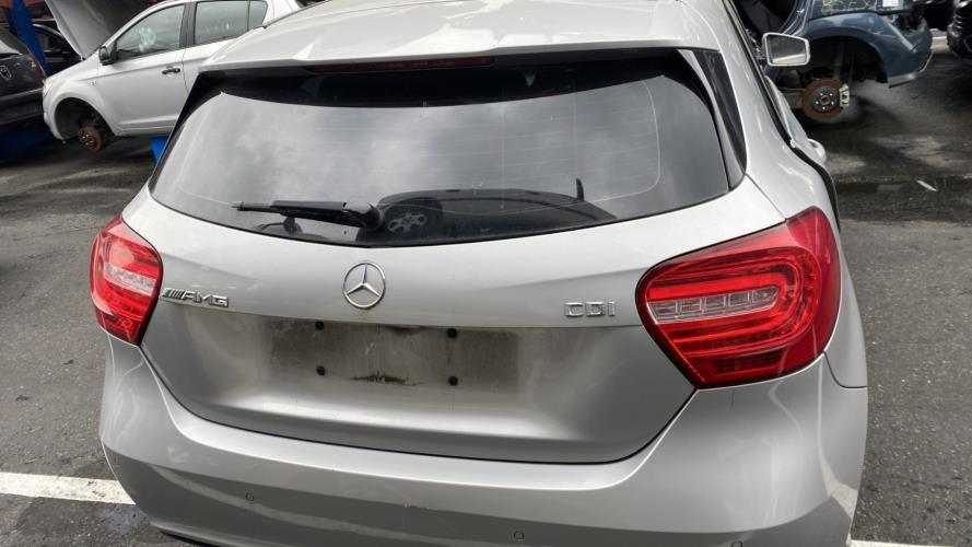 Image Malle/Hayon arriere - MERCEDES CLASSE A 176