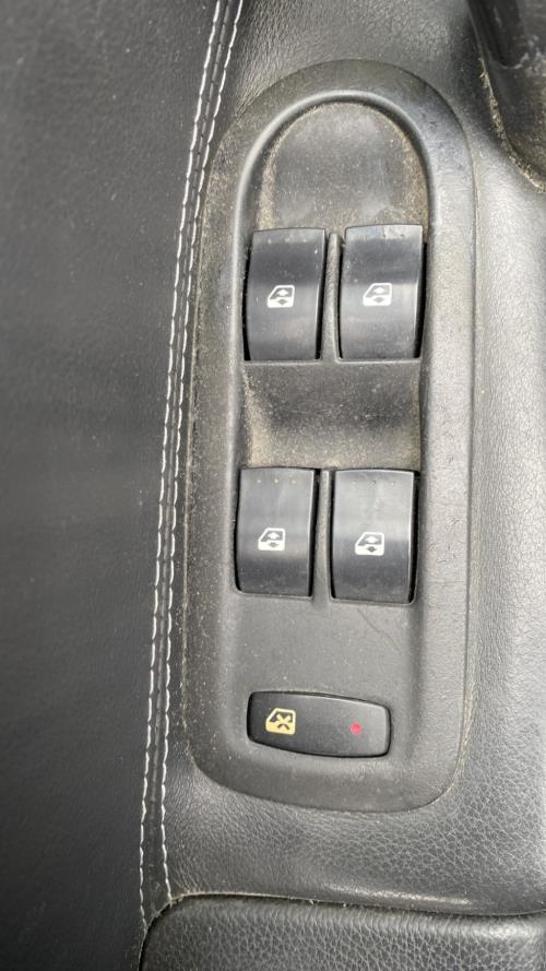 Image Interrupteur de leve vitre avant gauche - RENAULT GRAND SCENIC 2