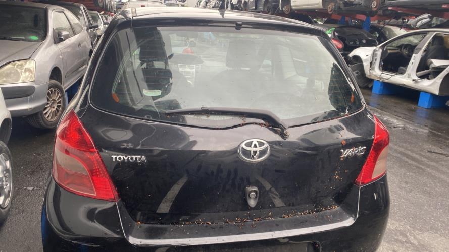 Image Malle/Hayon arriere - TOYOTA YARIS 2