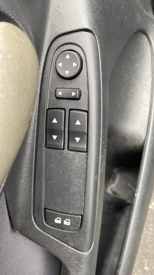 Image Interrupteur de leve vitre avant gauche - FIAT STILO