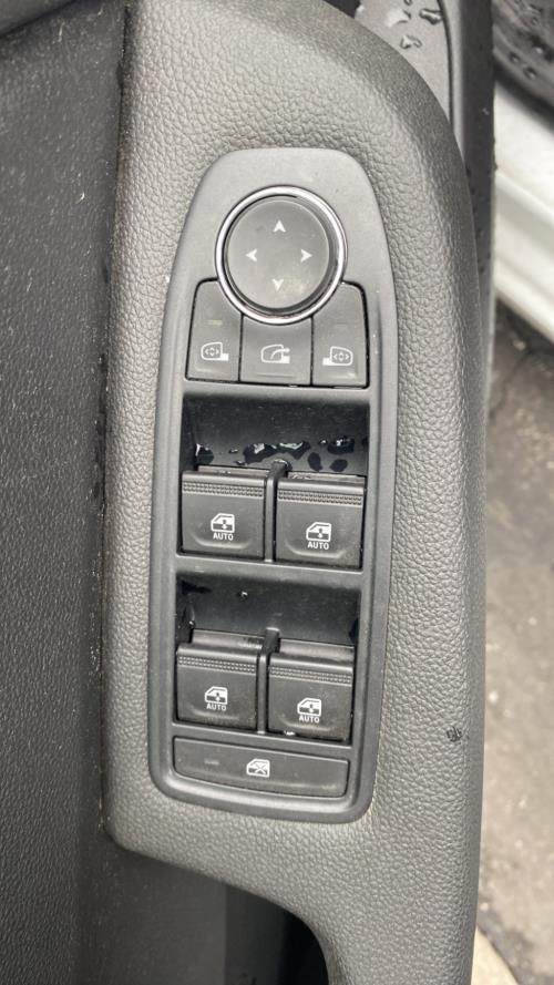 Image Interrupteur de leve vitre avant gauche - RENAULT CLIO 5