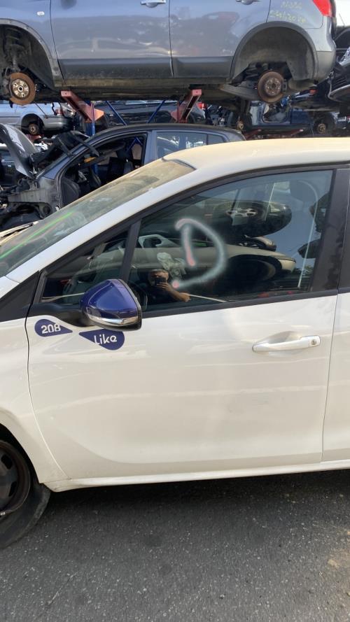 Image Vitre avant gauche - PEUGEOT 208 1