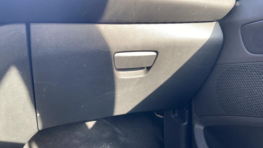 Image Boite a gants - PEUGEOT 208 1