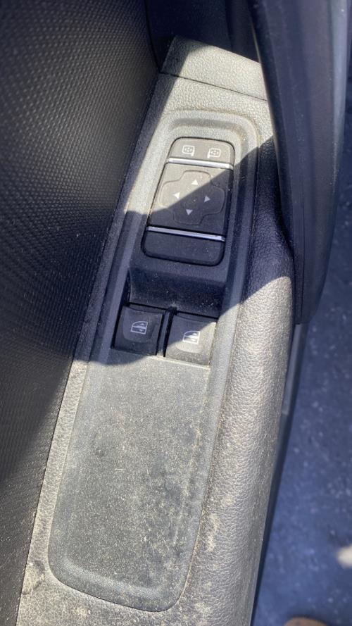 Image Interrupteur de leve vitre avant gauche - RENAULT KANGOO 3