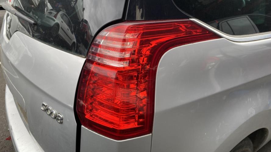 Image Feu arriere principal droit (feux) - PEUGEOT 5008 1