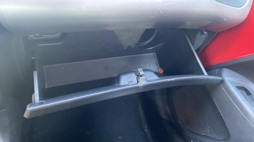 Image Boite a gants - TOYOTA AYGO 2