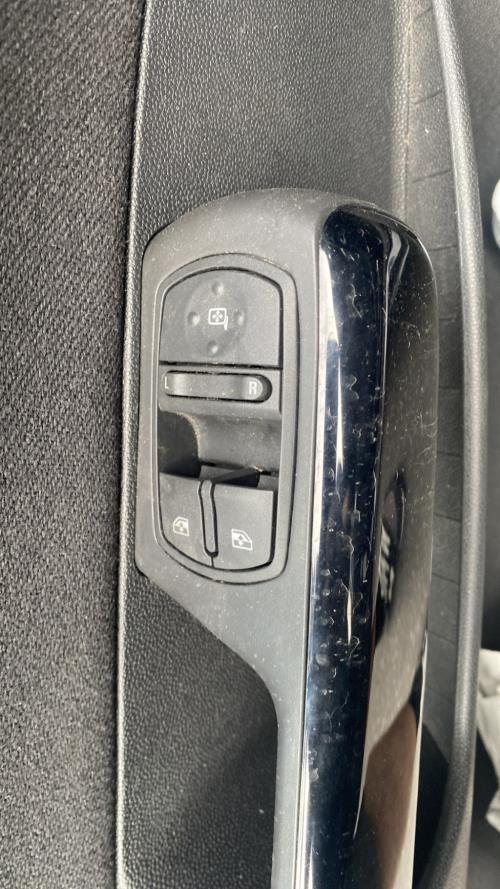 Image Interrupteur de leve vitre avant gauche - OPEL CORSA D