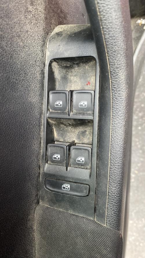 Image Interrupteur de leve vitre avant gauche - SKODA FABIA 3