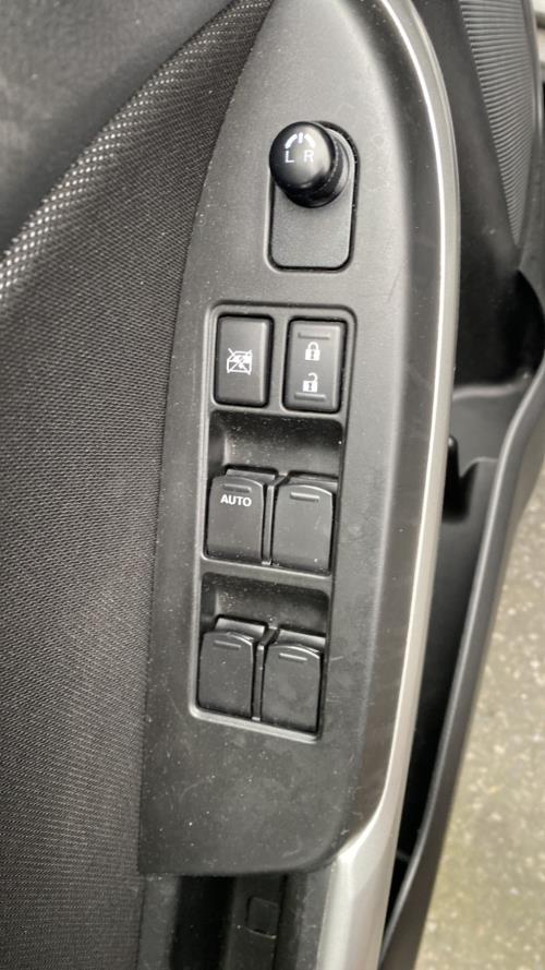 Image Interrupteur de leve vitre avant gauche - SUZUKI BALENO 2
