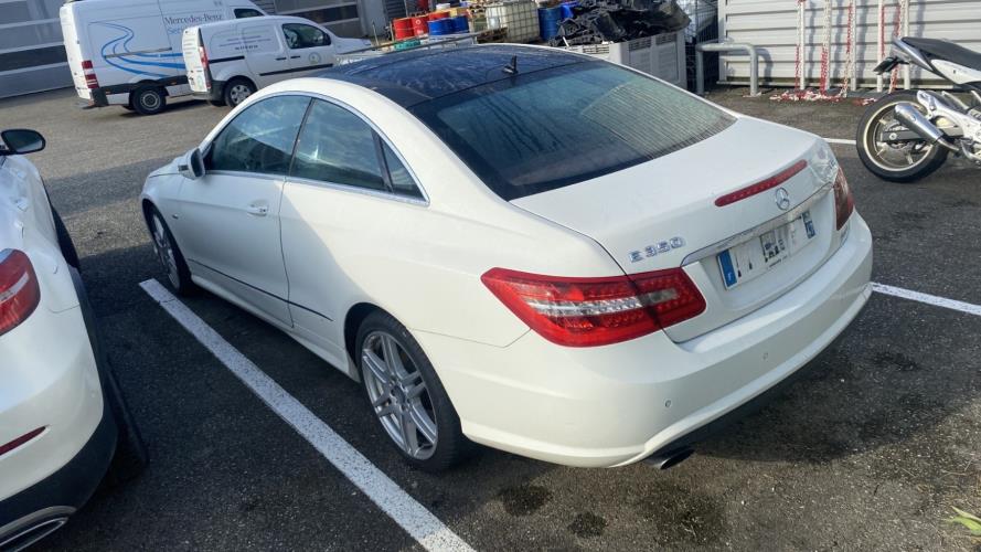 Image Malle/Hayon arriere - MERCEDES CLASSE E 207