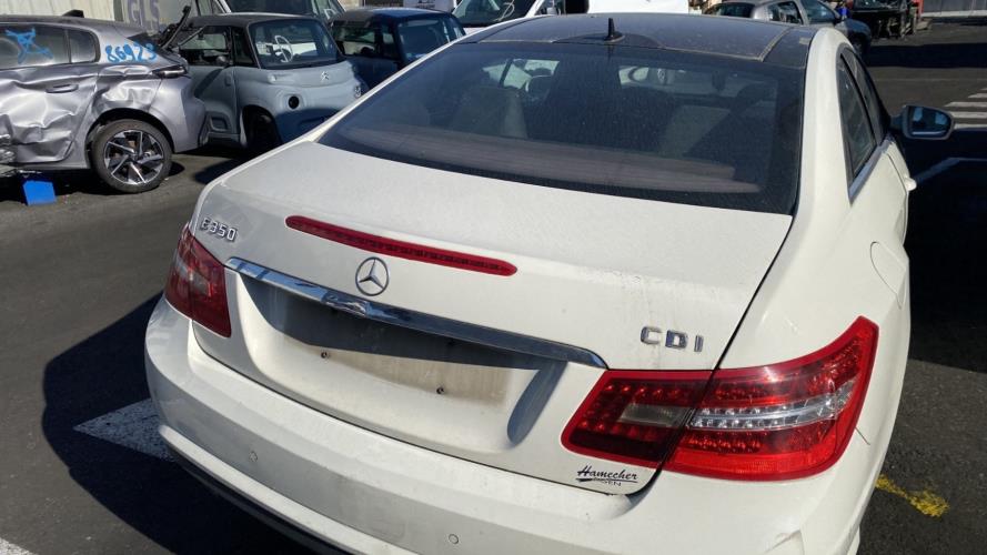 Image Malle/Hayon arriere - MERCEDES CLASSE E 207