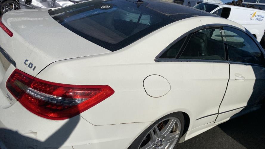 Image Trappe d'essence - MERCEDES CLASSE E 207