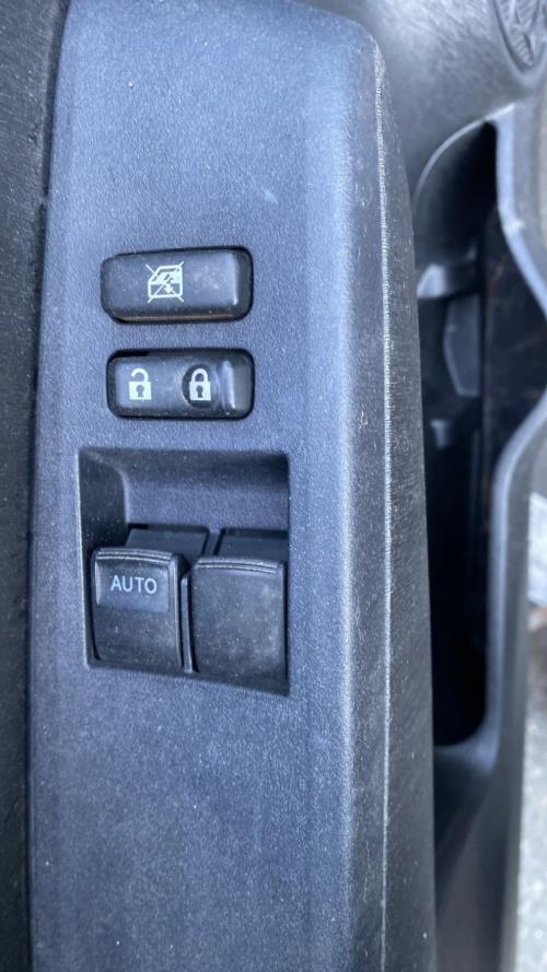 Image Interrupteur de leve vitre avant gauche - TOYOTA YARIS 3
