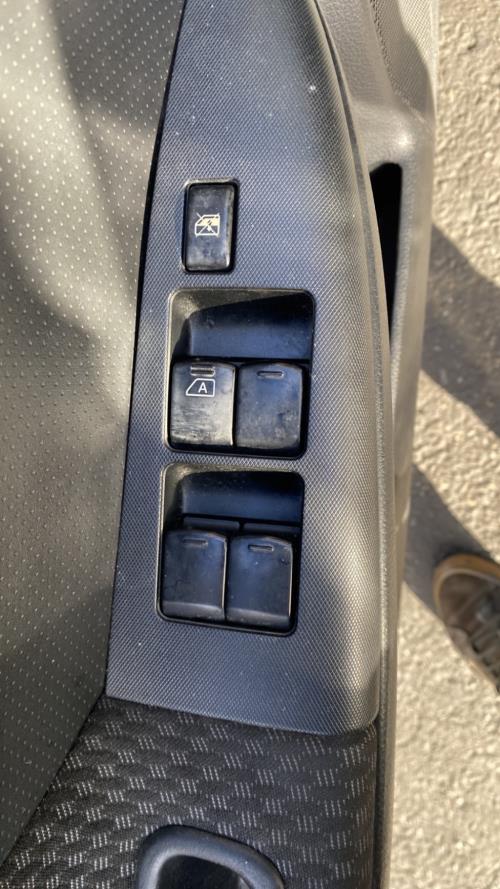 Image Interrupteur de leve vitre avant gauche - NISSAN NOTE 1