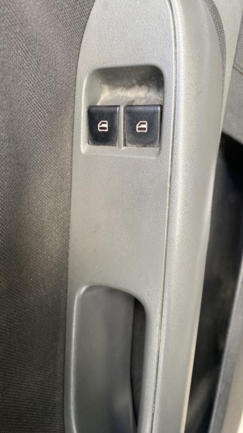 Image Interrupteur de leve vitre avant gauche - SEAT IBIZA 3