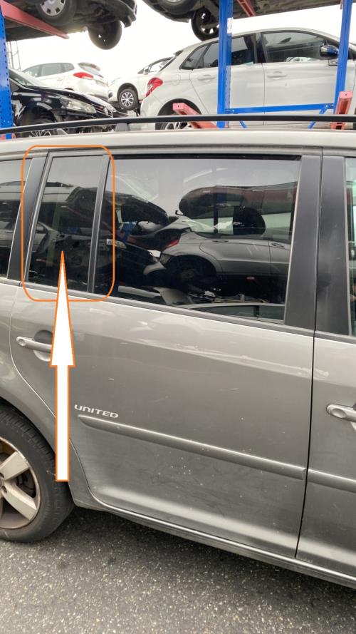 Image Custode arriere droit (porte) - VOLKSWAGEN TOURAN 1