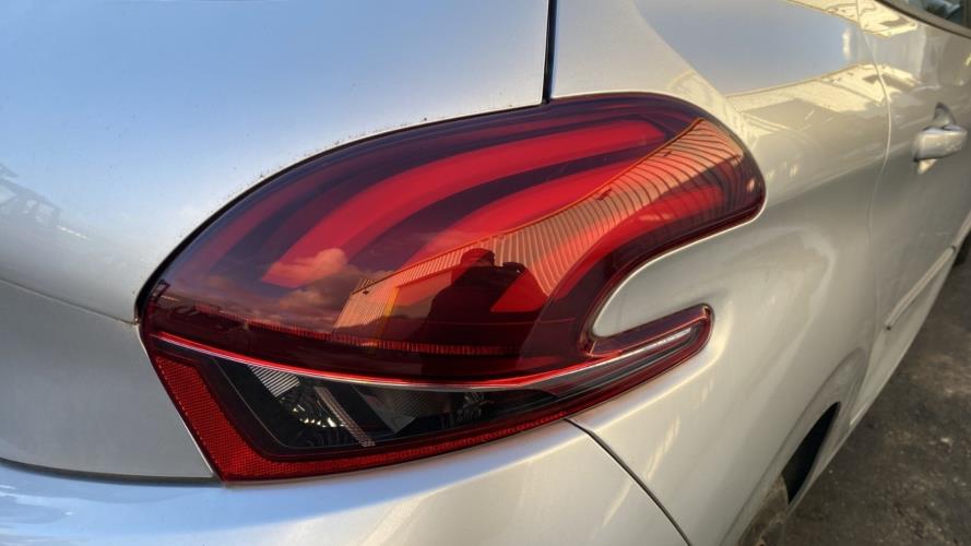 Image Feu arriere principal droit (feux) - PEUGEOT 208 1