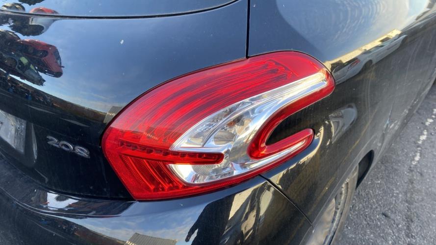 Image Feu arriere principal droit (feux) - PEUGEOT 208 1