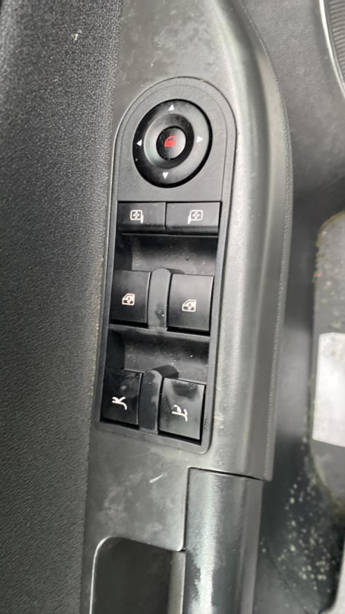 Image Interrupteur de leve vitre avant gauche - OPEL TIGRA 2