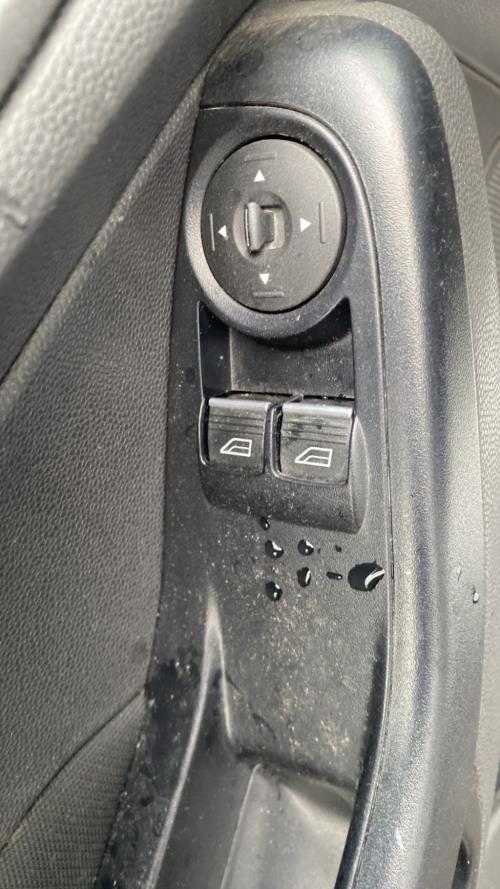 Image Interrupteur de leve vitre avant gauche - FORD FIESTA 6