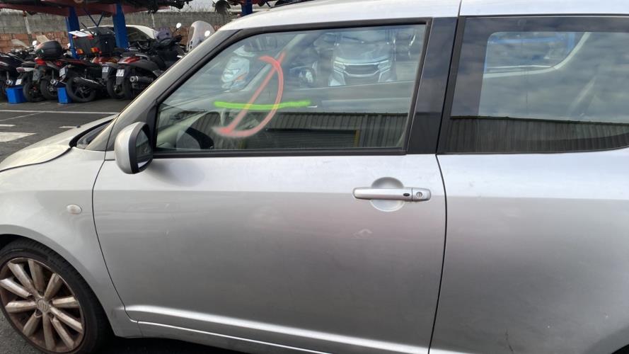 Image Porte avant gauche - SUZUKI SWIFT 3