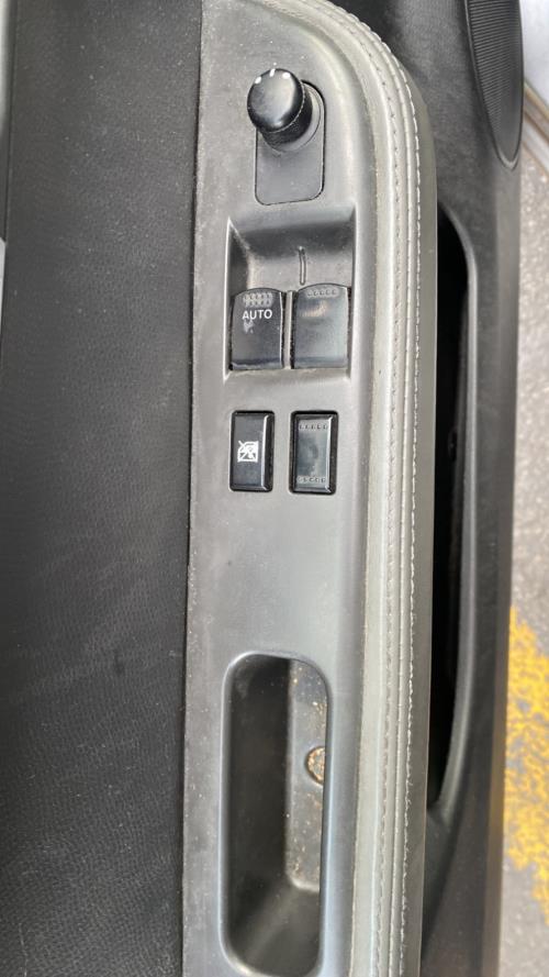 Image Interrupteur de leve vitre avant gauche - SUZUKI SWIFT 3