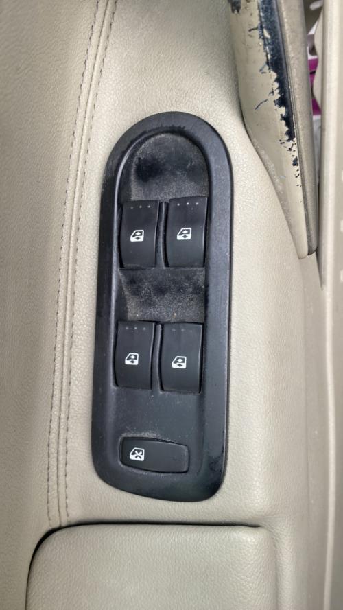 Image Interrupteur de leve vitre avant gauche - RENAULT MEGANE 2