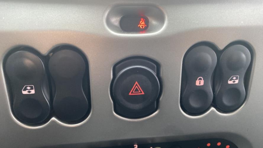 Image Interrupteur de leve vitre avant droit - DACIA DUSTER 1