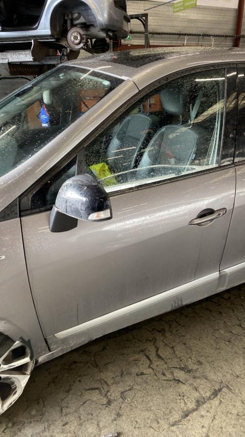 Image Porte avant gauche - RENAULT SCENIC 3