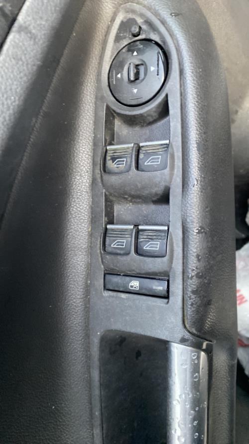 Image Interrupteur de leve vitre avant gauche - FORD KUGA 2