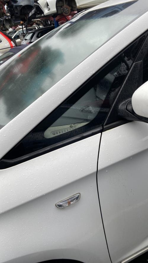 Image Custode avant gauche - KIA CARENS 4