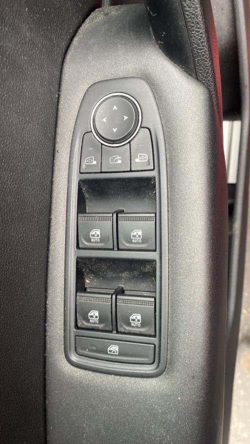 Image Interrupteur de leve vitre avant gauche - RENAULT CAPTUR 2