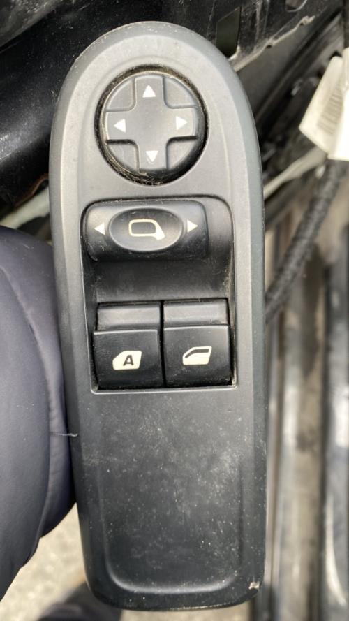 Image Interrupteur de leve vitre avant gauche - CITROEN C3 2