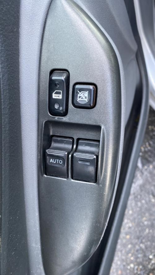 Image Interrupteur de leve vitre avant gauche - TOYOTA YARIS 1