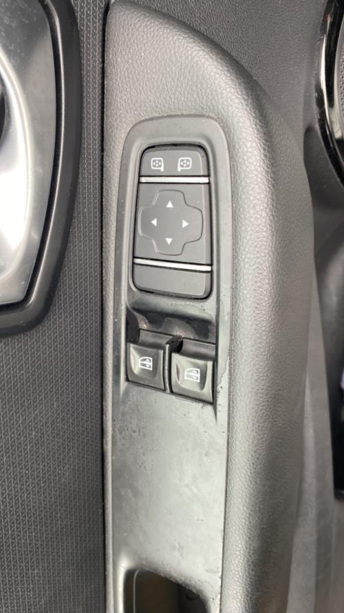 Image Interrupteur de leve vitre avant gauche - RENAULT CLIO 4