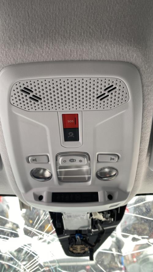 Image Eclairage de plafonnier - PEUGEOT 208 2